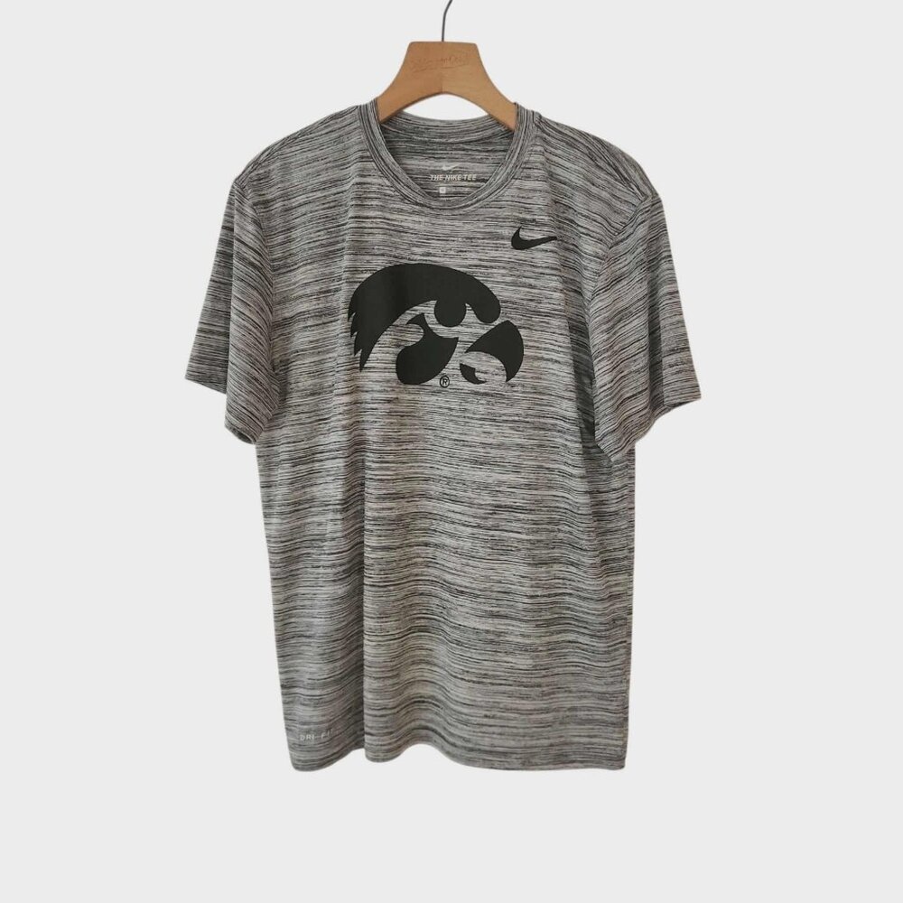 Iowa‎ Hawkeyes T-Shirt Nike Dri-Fit Athletic Cut Gray Heathered Mens Medium